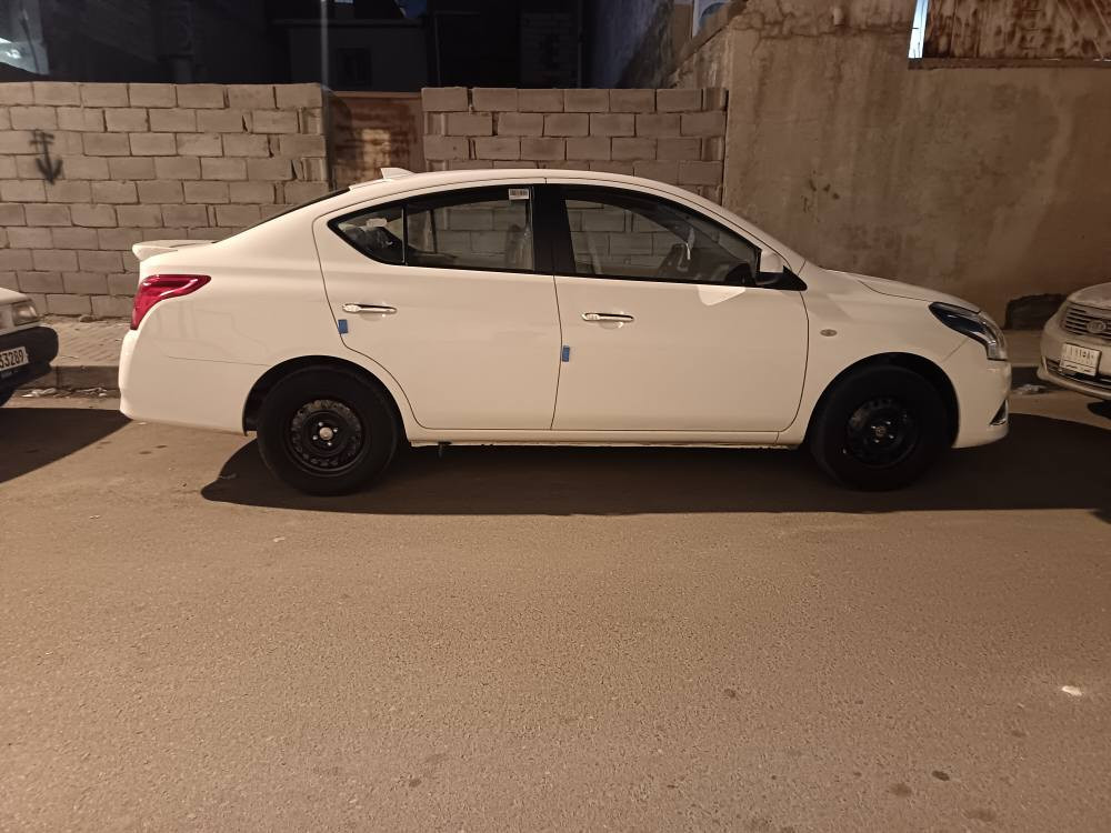 نيسان صني هندي مديل 24 ماشيه ٣٦ الف فقط السياره جديده كلش بيه كارت قليل بل باب السائق فقط سياره جديده شبك جديد السعر ١٢٦ رقمي *********** بغداد, العراق
