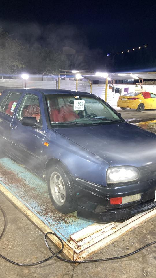 سلام عليكم 
كولف موديل 1992
داخل نضيف
صدر نص عمر
محرك ٢٠٠٠
كير عادي رياضي
مكفولات
السياره يحتاجله شويه ترتيب 
سعر٣٤
***********
