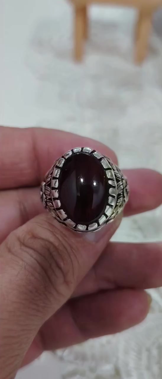 عقيق يماني كرزي صياغة البحرين عارف غني عن التعريف فضة 990 هدايته ب 150 قفل
للتواصل ع ***********
