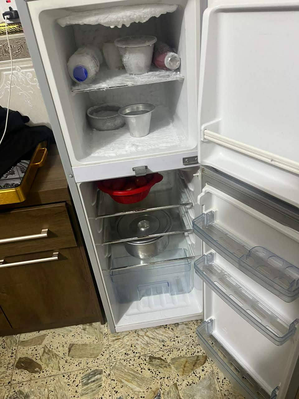 #للبيع 
ثلاجه شغاله مابيه ضرر 
عنوان  المنصور يم مستشفى طفل
شراي خاص 
سعره ١٣٠ الف


**إذا كنت صاحب هذا الإعلان وتريد حذفه لأي سبب، رجاءا أرسل رسالة إلى الدعم الفني**