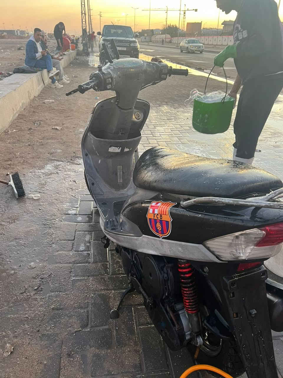 دراجة نضيفة حيل نقصها فقط اشاير ومشيها حلو ك معدل وشلعه الدراجة مكينه مجفته بس الله شاهد علي تجفيت راقي سعرها 800 وبيها مجال للشاي وهذا الرقم للاستفسار ***********
