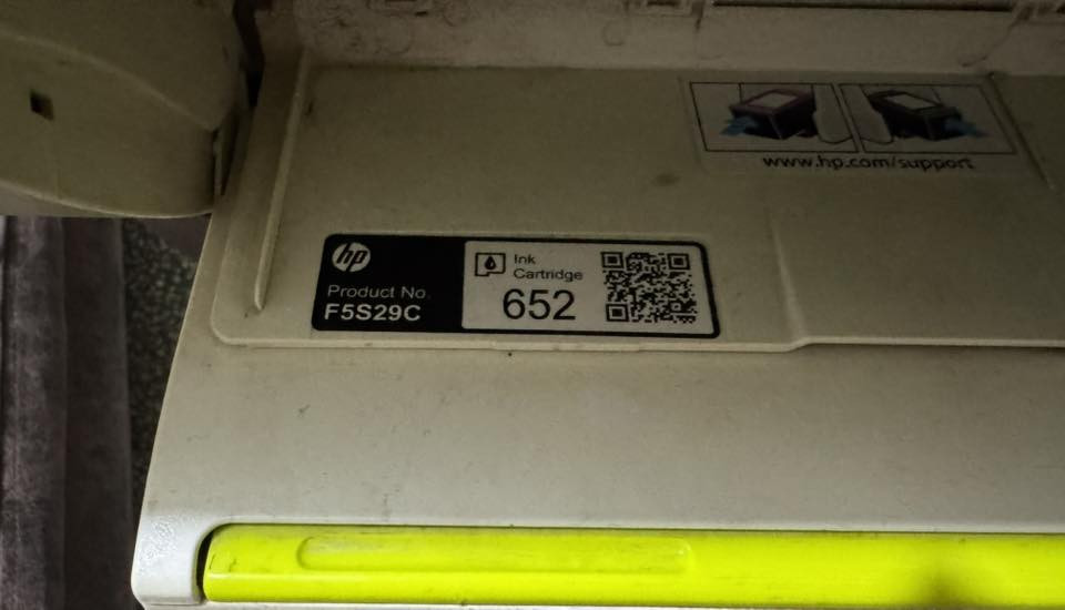 طابعة الوان HP DeskJet Ink Advantage 2135 Printer/Scanner
مستعمله عايزها فقط تنملي حبر 

هذه طابعة HP DeskJet Ink Advantage 2135، وهي جهاز متعدد الوظائف. 
الوظائف: طباعة، مسح ضوئي (Scanner)، ونسخ. 
التقنية: طابعة بنفث الحبر (Inkjet) مصممة للاستخدام المكتبي أو المنزلي. 
المميزات: تدعم وضع علبة واحدة للطباعة، وتستخدم علب الحبر HP منخفضة التكلفة. 
السرعة: تصل سرعة الطباعة باللون الأسود إلى 7.5 صفحة في الدقيقة، وبالألوان إلى 5.5 صفحة في الدقيقة.
م


**إذا كنت صاحب هذا الإعلان وتريد حذفه لأي سبب، رجاءا أرسل رسالة إلى الدعم الفني**