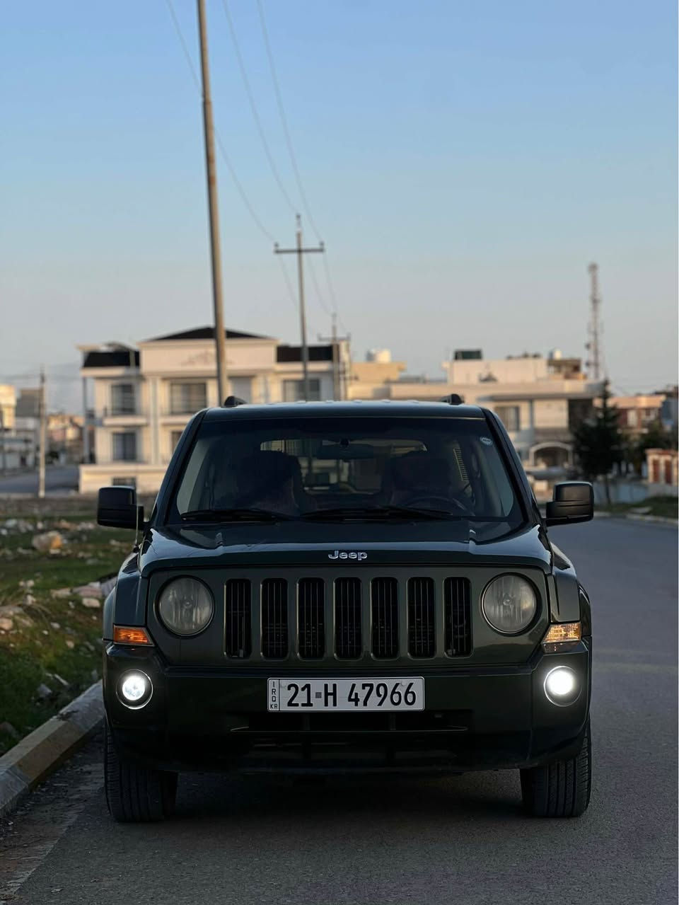 جێب پاتریۆت ٢٠٠٧ پێش و پشت کەپس کارەبای گێڕ و مەکینە بەشەرت بنی توند و تۆڵە بێ تەقەو ڕەقە سەنەوی تا ٢٠٢٩ نوێیە  بۆیاغ و لێدراوی نییە ٤ پارچەی تێزابی بەسەردا ڕژاوە نرخ ٨٥ و معامەلە *********** رانية, السليمانية
