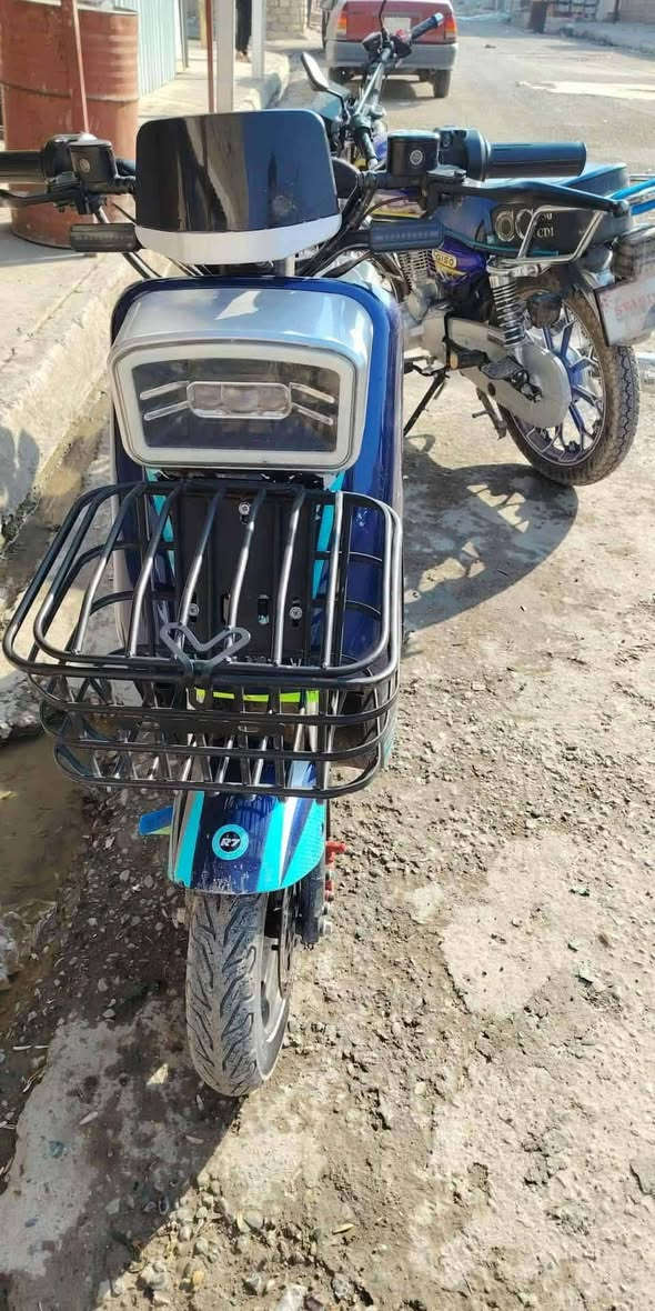 ماطور شحن للبيع R7 البطاريات 5
سرعة 99 السعر 425 
***********
