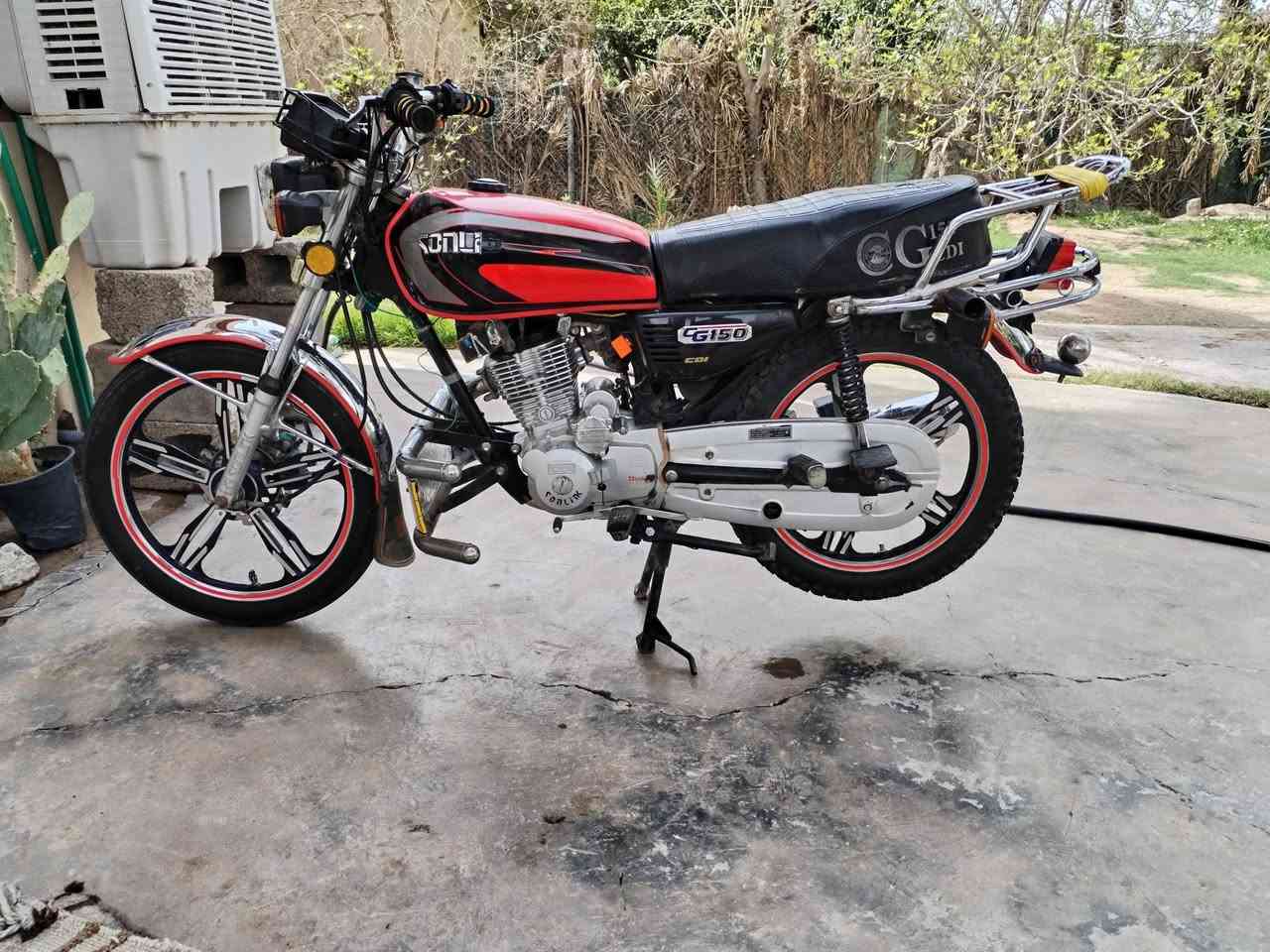 سلام عليكم دراجه سيفان موديل 22 أوراق كامله مكينه بلاد مامفتوحه السعر 550 وبيه مجال مكان ديالئ بعقوبه شراي ***********
