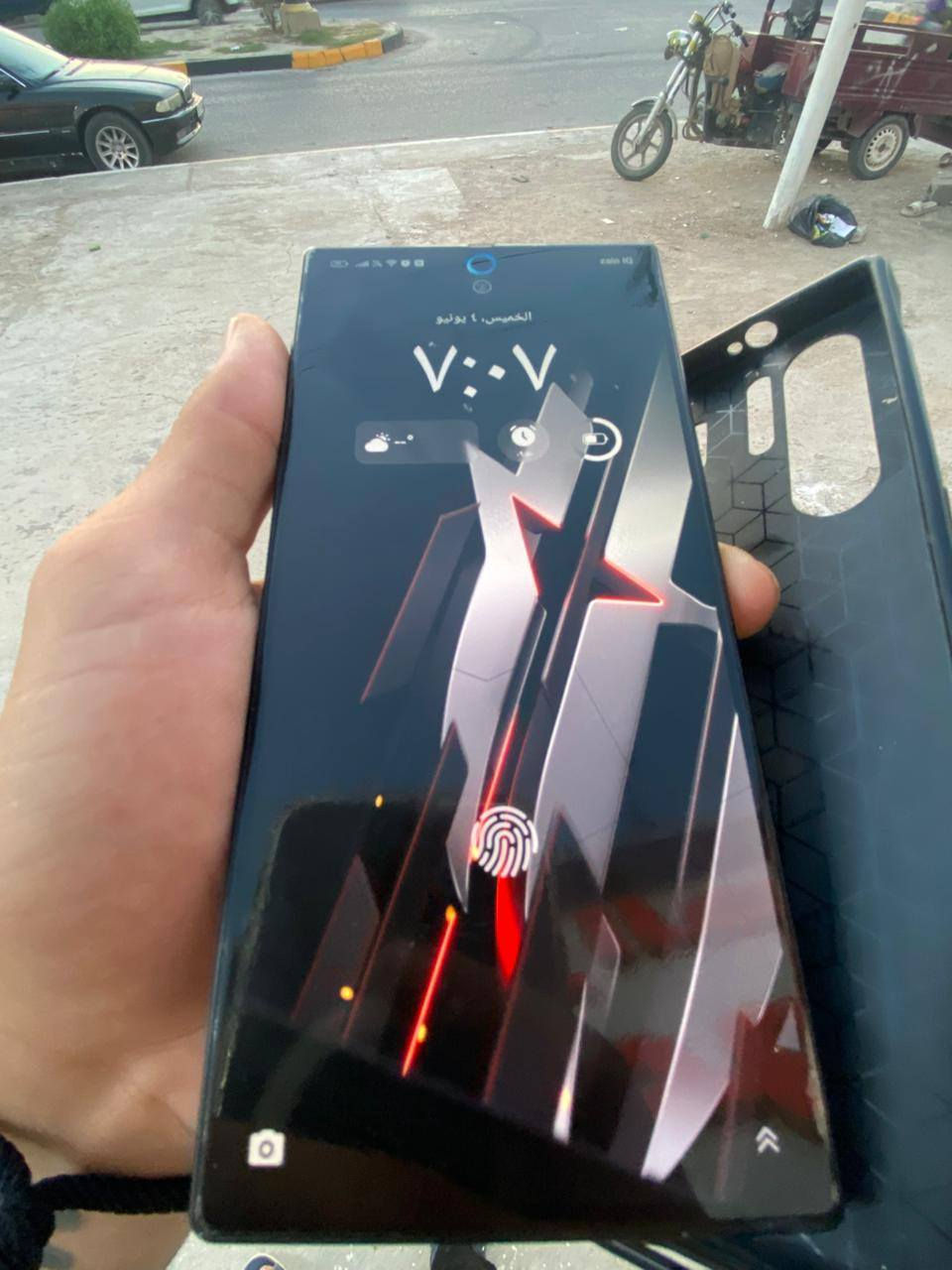 ريد ماجك 9 برو
ذاكره 256 
عشوائيه 24 
نضافه موضحه 
بي فطر خفيفف بالضهر ميبين 
كارتونه + شاحنه اصليات مال كارتونه 
سعر 550 وبي مجال بسيط 
***********
