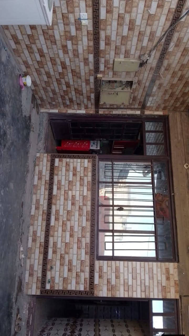 بييت للبيع  زراعي سند ٢٥ ... الرئاسه شارع الساده قرب معمل الببسي
المساحة 200متر
الواجهة 10
النزال 20
بيت طابقين☑️
التفاصيل : غرفة النوم عدد \ 4- استقبال -صالة 7×6 متر-  والخدمات -  -
عرض الشارع 8متر
العنوان : الرئاسه شارع 20 | قرب مجمع الببسي
السعر :140 بي مجال
للاستفسار الاتصال على رقمي ***********
