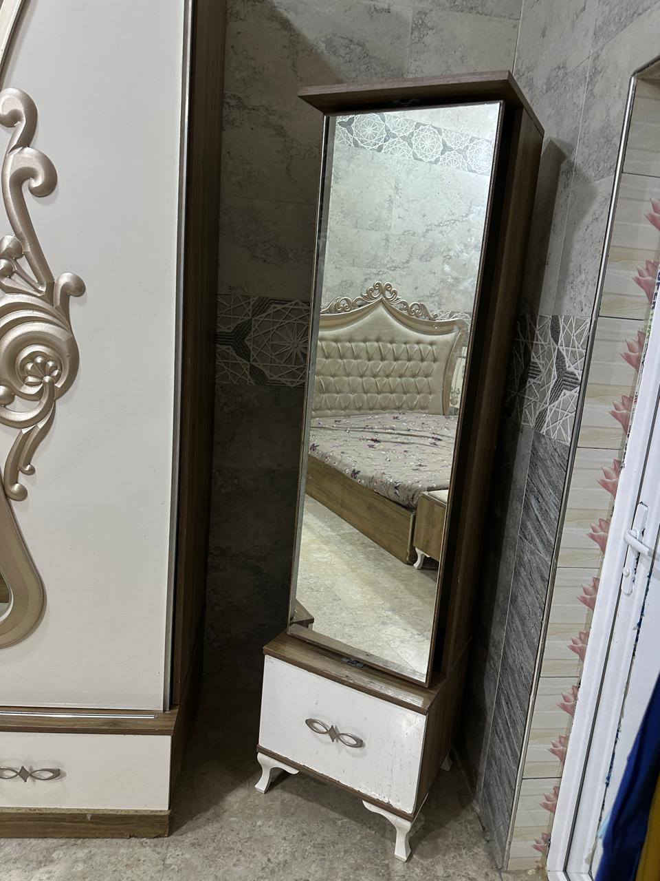 السلام عليكم غرفه ضخمه للبيع تتكون من تسع قطع ااسعر 550للاستفسار اتصل علئ الرقم *********** كربلاء, العراق
