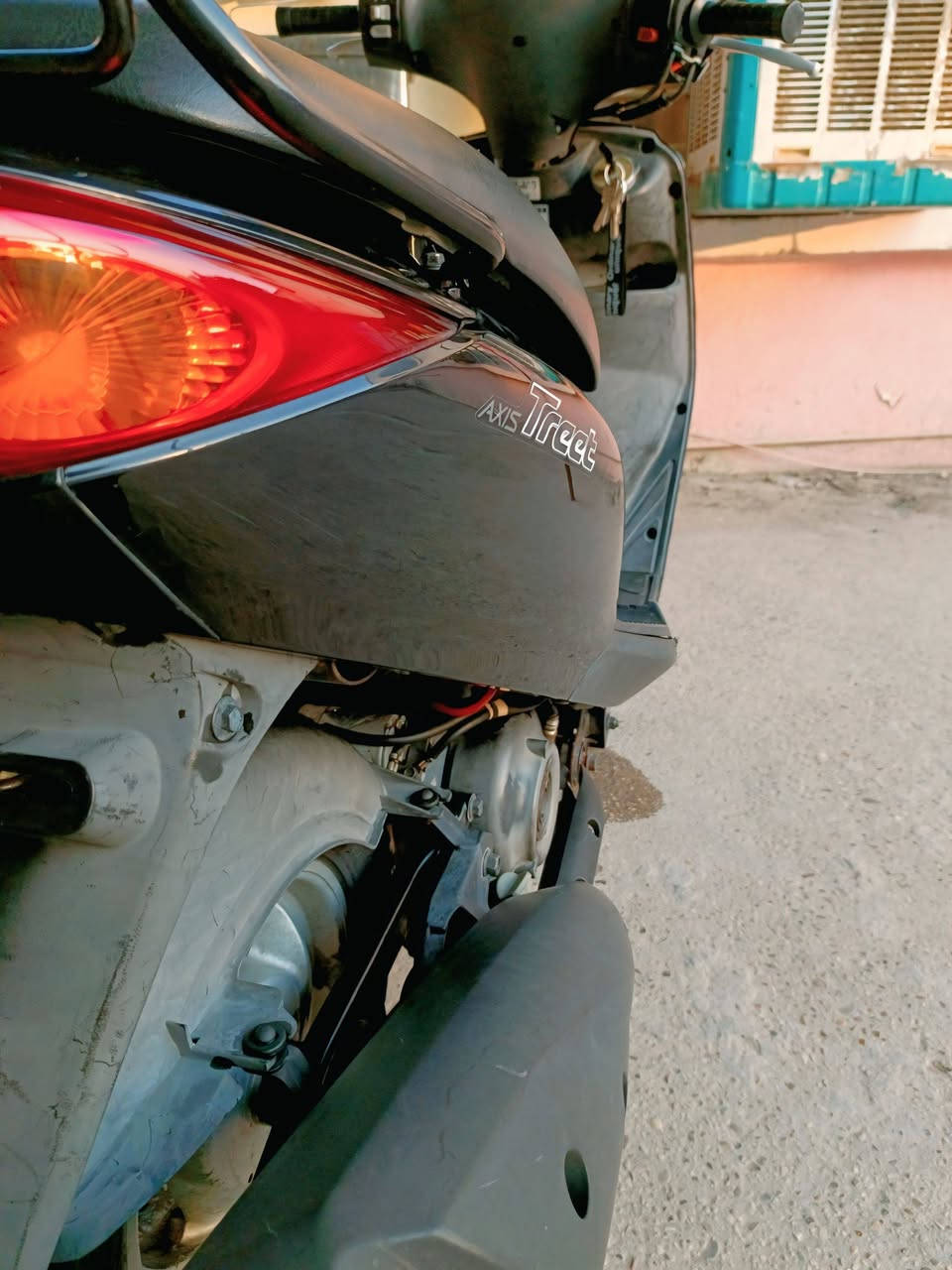 سلام عليكم
دراجة اكزز رمبه زيرو ماشية 3 الأف حقيقي. 

الدراجة كُلها بلادي ومابيها اي نقص، الدراجه رمبه ما ماشية. 

كلجات بلادية و دبلات بلادية والكفرات بلاديه. 

كلشي بيها شغال تاخذها ماتصرف عليها ربع دينار. 

العنوان بغداد الحرية. 

سعرها: 11 ورقة.

الميعرف بيهن لحد يكسر بيها ولتكلولي اروح اشتري مال رمبه احسن لان هيه هاي مال رمبه وتحياتي ♥️

للأستفسار اكثر:  ***********
