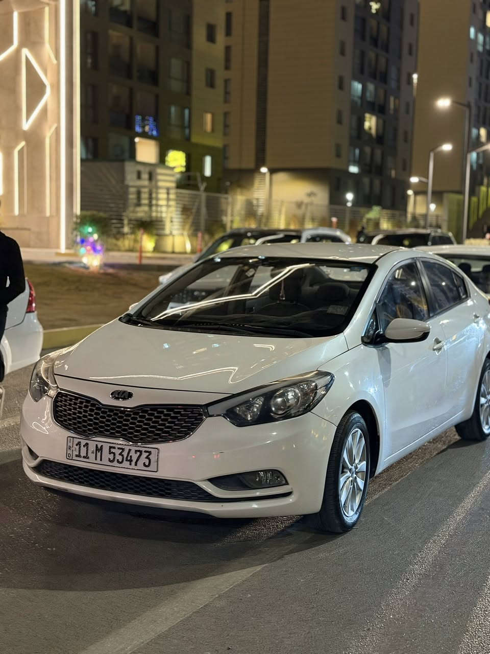 السلام عليكم
للبيع كيا سيراتو 2015 
السياره كفاله عامه من الصبغ والضربه 
بيه فقط بارد بل باب الخلفي بسيط وبيه رصعات حالوب بسيطه جداً رقم بغداد بسمي تحويل ثاني يوم مكينة 2000 دوش المرغوب مو 1600 مكينة وكير كفاله ما ملعوب بيهن صدر جديد تخم تاير جديد السياره جاهزه وحلوه ومابيه اي نقص 
السعر 127 وبيه مجال 
مكاني بغداد حي الجهاد 
للاتصال ***********
