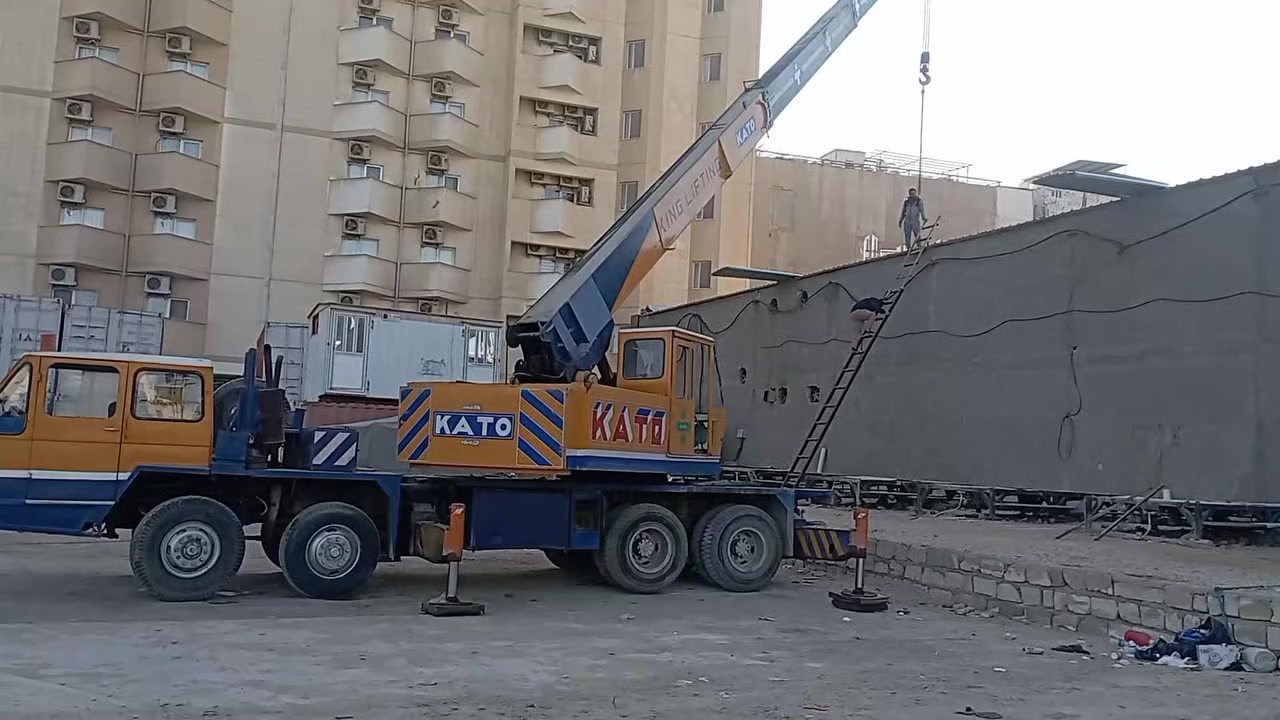 كرين كاتو٢٨ طن للبيع اومراوس رقم بغداد باسمي جاهز للعمل في كربلاء المقدسه للاتصال ***********
