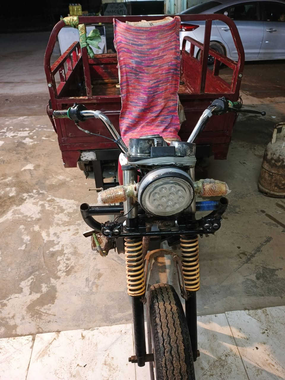 سلام عليكم موديل  2011
ماناقصهه شي كامله السعر 1350
خاص موجود رقم ***********
