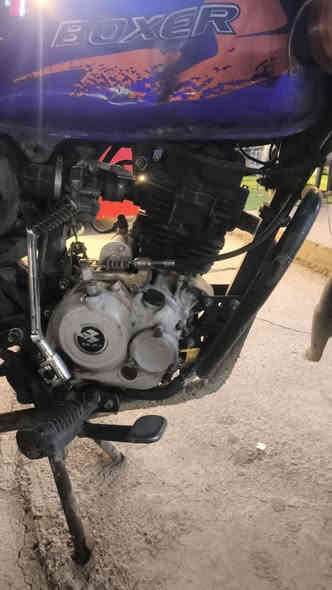بوكسر ٢٣ دراجة شغالة مابيها شي بس ما معتني بيها بدون اوراق 700 وبيها مجال قليل للتواصل***********
