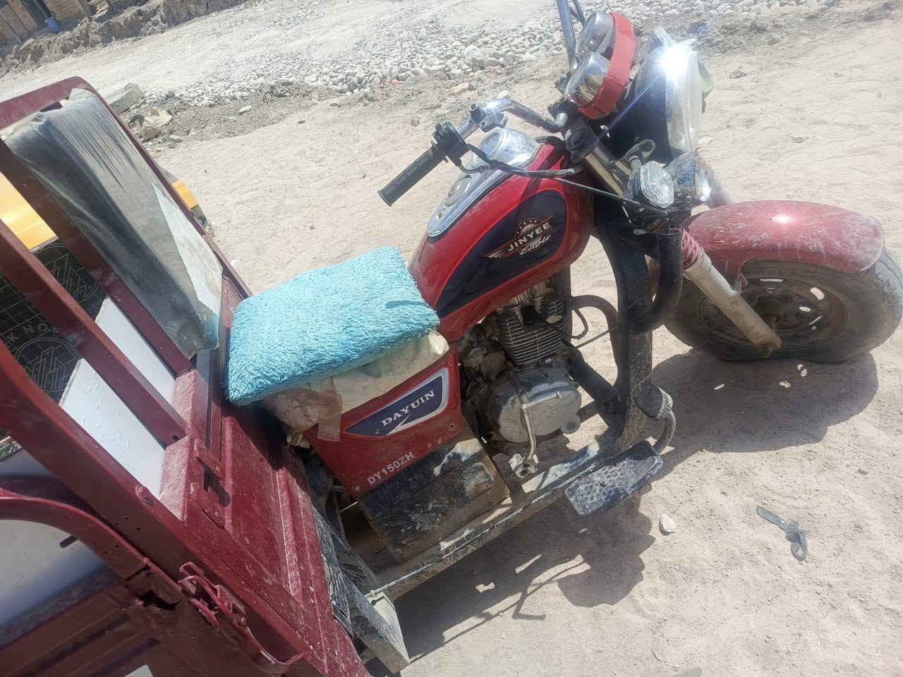 السلام عليكم شباب ستوته دايوان حمرا اوراق السعر 1250وبيها مجال رقم واتساب ***********
