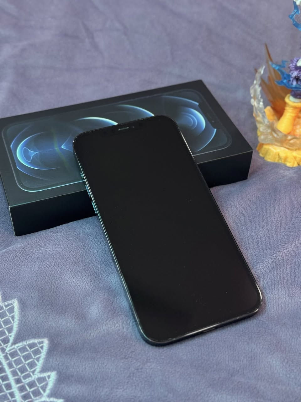 ‏ للبيع iPhone 12 Pro Max 
• الحالة: نظيف جداً بدون أي خدوش أو صيانة سابقة.
* ﻿﻿المواصفات: نسخة الشرق الأوسط .
* ﻿﻿صحة البطارية: 77% (أصلية ولم تُغير).
* ﻿﻿الملحقات: [الكارتونة الاصلية مع كيبل].
* اللون : ازرق المحيط الهادئ 
* ﻿﻿الموقع: [بغداد الحرية]
* ﻿﻿السعر: ٥٠٠ الف وبي مجال 
* ﻿﻿التواصل: عبر الخاص


**إذا كنت صاحب هذا الإعلان وتريد حذفه لأي سبب، رجاءا أرسل رسالة إلى الدعم الفني**