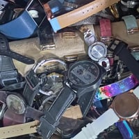 ساعات رجالي نسائي • ١٣٠٠ قطعة • أغلبها أصلية