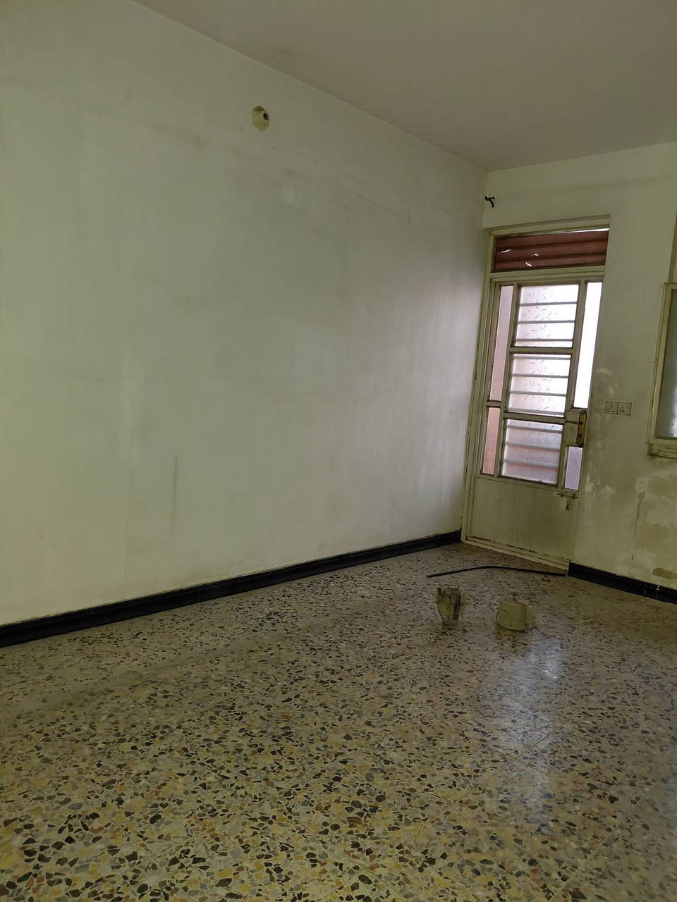 الإيجار شقه الشعب حي تجار 
م١٠٠ 
٢نوم وصاله ومطبخ 
الاستفسار إتصال مكتب العهد العقار 
***********
***********
