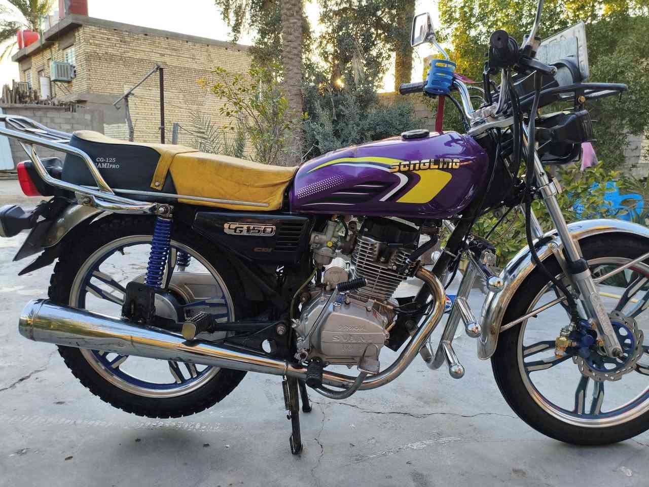 السلام عليكم 
دراجة سيفان خمسة كير موديل 2022 اوراق كاملة مرقمه رمادي مشروع وطني تتحول داخل بغداد الدراجه ما بيها اي شي بس الكيچ يراد له تفيلس التحويل ثاني  يوم  مكاني بغداد البياع الشرطة الخامسه للتواصل *********** بي واتساب
