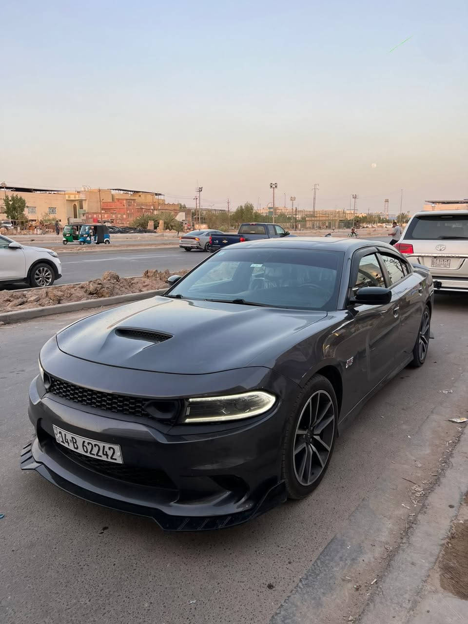 جارجر RT max  سوبر تراك باك مديل 2022 لون فيلي ماشيه 40mi فول مواصفات للاخير:
-فتحه 
-نقطه عمياء و تدفئه مرايه جانبيه 
-سستم صوتAlpine 
-كراسي  السائق و الراكب تدفئه و تبريد  و خزن ميموري 
-سترين كهربائي  + تدفئه و خزن ميموري
-كراسي الركاب الورا تدفئه 
-تشغيل عن بعد 
 -قفل الابواب تلقائيا 
-مثبت سرعه و نظام مانع انزلاق 
-حساسات و كامرا خلفيه
-وضعيات قياده سوبر تراك باك
 يعني فول للاخير 
وارد امريكي حادث جاملغ و بنيد خفيف  
محرك و كير كفاله  
 السعر 245  
للتواصل :***********
