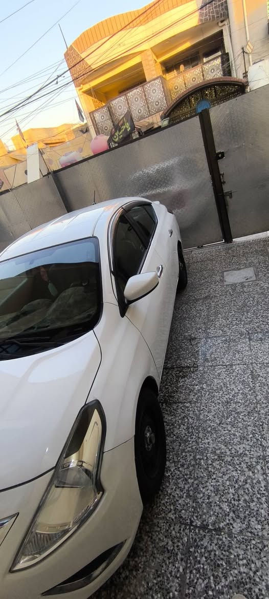 نيسان فيرسا 2016رقم واسط مبدل بيه بنيد والباب الخلف السائق فقط سعر 85وبيه مجال بسيط ***********

