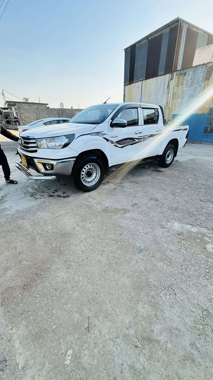 تيوته هايلوكس فورويل مديل 2018 كير وتماتيك كويتي سعر 188وبيه مجال للاستفسار الاتصال  مكفوله من ضربه وتبديل بيهه رشات صبغ مواصفات نضام يكو كير وتماتيك تحكم ستيرن حساس خلفي مري كهربائي كشن فصال مكينه كاز مكينه وكير مكفولات حداديه جديدهه تخم تاير جديد تبريد شغال ثلج رقم ربيل تحويل وكاله مضمونه سياره جديده وجاهزه وأي نقص مابيهه مكان سياره بغداد ￼￼￼جسر ديالى الجديد ***********￼
