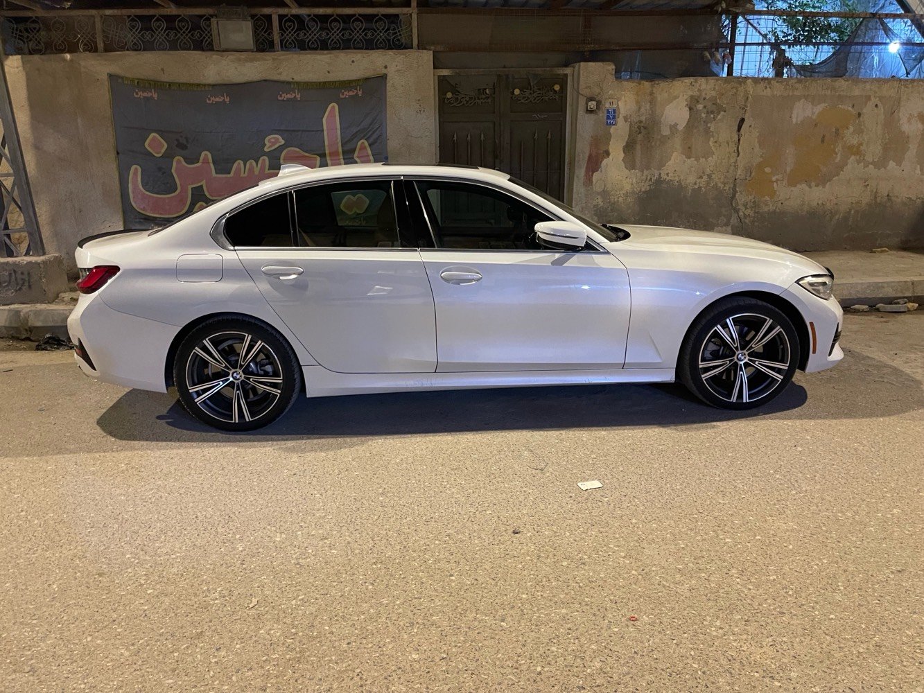 � الماركة / الموديل: BMW 330i
🔹 السنة: [22]
🔹 السعر المطلوب: [245] (قابل للتفاوض المعقول)
🔹 الممشى: [100,690 km] كم
🔹 نوع الوقود: بنزين
🔹 المحرك: 2.0 لتر تربو (أداء ممتاز واقتصاد جيد)
🔹 ناقل الحركة: أوتوماتيك
🔹 اللون الخارجي ابيض / الداخلي: [مشمشي]

✨ الحالة والمميزات:
✔️ السيارة بصيانة دورية منتظمة
✔️ حالة المحرك والجير ممتازة
✔️ بدون حوادث (أو اذكر إن كان هناك أي حادث بسيط)
✔️ جميع الخدمات والفحوصات متوفرة
✔️ [مثلاً: فتحة سقف / حساسات خلفية / كاميرا / شاشة / جلد / بلوتوث 
سيارة صفر مسج سياره رقم دهوك بسمي
الرقم ***********