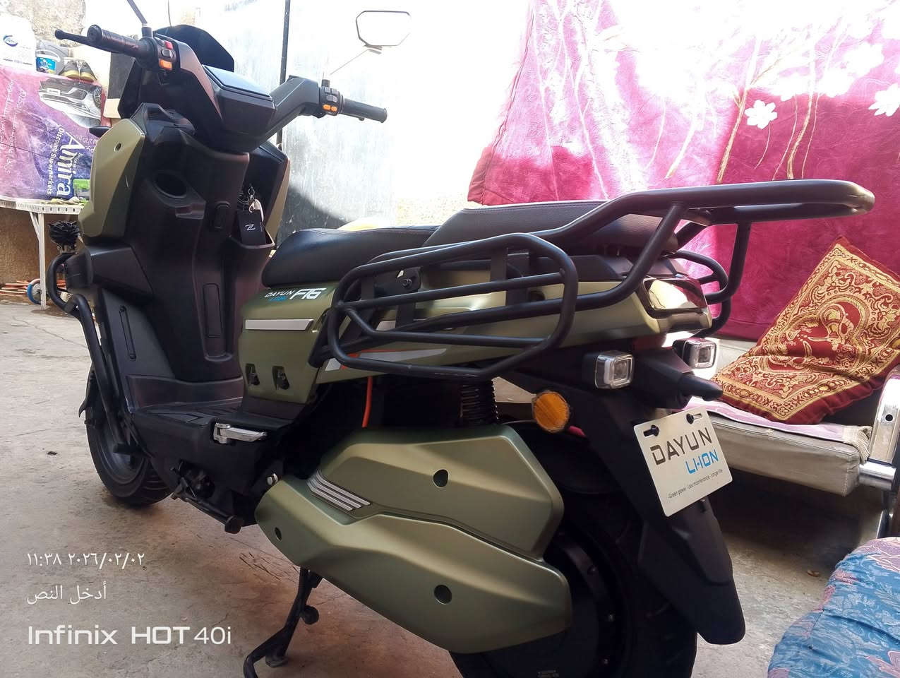 السلام عليكم دراجة شحن ليثيوم  30 امبير 72 فولت تمشي من 70 كيلو الى 90 كيلو بيهه سماعات منه وبيهه اباجي ملف 2000للبيع بعدهه جديدة زيرو مماشية استخدام شهرين مطالع بيهة سعره مليون 150 مكاني بغداد الغزالية رقمي ‏‪***********‬‏ أو واتس اب ***********
