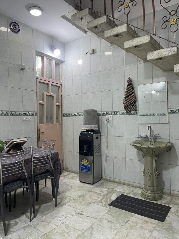 للبيع دار 75م الواجهه 4اله ربع النزال 20 م
3 نوم واحده سويت 
📍مقابيل نادي النفط قرب كلية الامام الكاضم 
للإستفسار ***********
