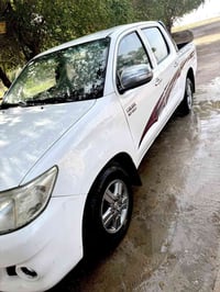 هايلوكس 2014 • رقم ميسان • بدون صبغ