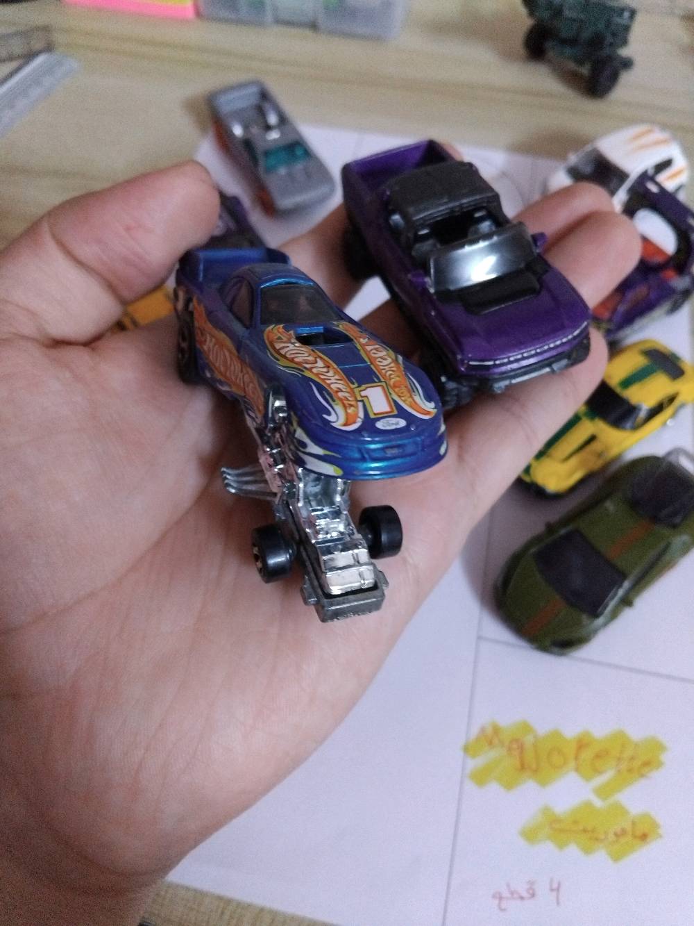 سيارات حديد هوت ويلز و ماجوريت اصليات سعر القطعه 1500 و سعرهن كلهن 18 الف وي التوصيل