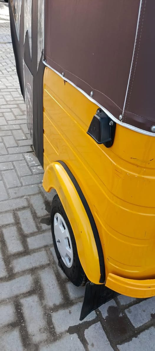 السلام عليكم تكتك باجاج لبيع مكان بغداد رقم وسنويه 
خابر وتدلل ***********
