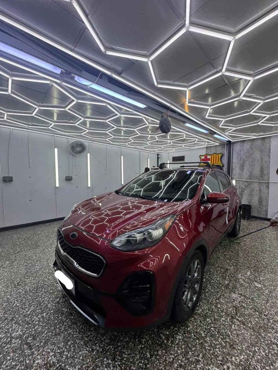 النوع:كيا سبورتج
الموديل: 2021
حجم المحرك: 2.400
عداد المسافه:35 الف
امريكي قطعه وحده صبغ فقط البنيد بدون دواخل 
المواصفات:
فول 1/1
بصمه تشغيل
بصمه ابواب
بانوراما
كشنات تدفئه
كشن كهرباء
كشنات جلد
شاشه
كامرا دواره
رادارات 360
رادار امامي
تحديد مسار
تحكم ستيرن جهتين
مثبت سرعه
شاحن واير لس
سايد بريك. دكمه
اوتو هولد
فور ويل
وباقي المواصفات المعروفه

السعر :177$ 
الهاتف : *********** 
مكان السياره بغداد
