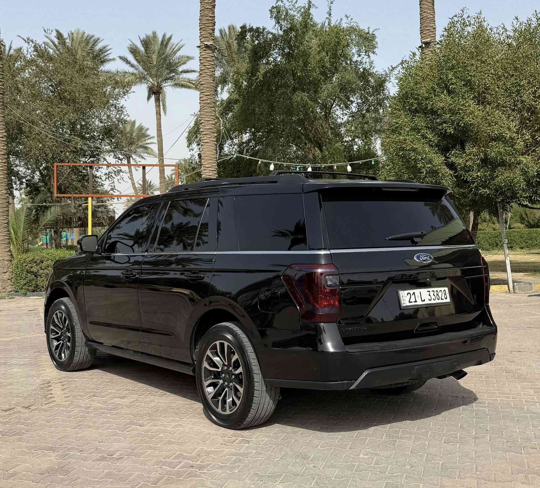 السلام عليكم
فورد اكسبدشن (لمتد )
الموديل : 2021 
ماشية : 55 الف 
المواصفات 
بصمة 
بصمة ابواب 
بانوراما 
تحكم ستيرن جهتين 
كروز سرعة 
شاشة 
كاميرات 360 درجة 
صندوك كهرباء 
كشنات جلد 
كشنات كهرباء 
كشنات تدفئه + تبريد 
كشنات الخلفية منفصلة 
ذاكرة خزن ميموري 
ستيرن هيتر + كهرباء 
المكينة 6 سلندر 
 3500 تون تيربو 
لايت زنون 
بلوجكتور زنون 
رادارات 
قيادة ذاتية 
تحديد مسار 
دوسات كهرباء 
سستم صوت سماعات 
الكير ماوس 
فور ويل 4x4
سايد بريك دكمة 
 3 قطع تبريد 
 7 راكب 
حساسات امامية + خلفية 
(رقم سليمانية الجديد بأسمي وكالة او تحويل )
((السيارة مظللة بالسنوية ))
الحادث : جاملغ + بنيد + جاملغ خلفي + باب ) 
السيارة جاهزة من كلشي بدون اي نقص . 
السعر : 255 وبيها مجال 
العنوان : بغداد الكاظمية قرب مرور الكاظمية معارض جكوك معرض الرحمن . 
للاستفسار 
 *********** 
***********

