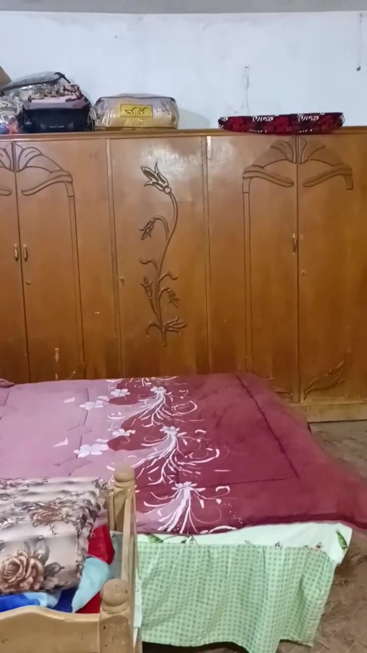***********

