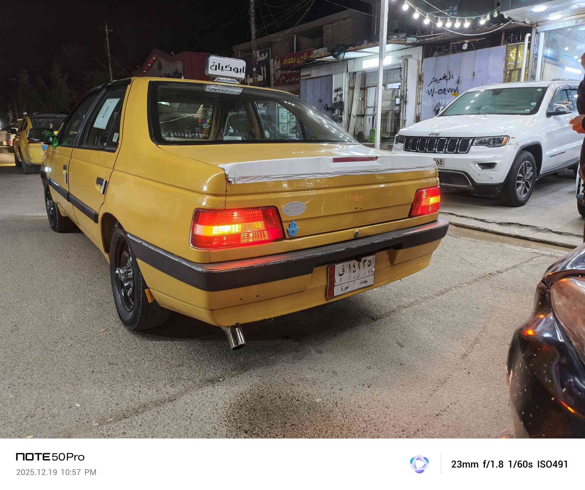 السلام عليكم بيجو لميس موديل 2015 السياره كلها رتبتها ع ايدي كير مكينه تبريد تخم تاير قوايش رولات جبن صوندات بانزين كهربائيات لايت العالي زنون بلوجكترات زنون السياره نضيفه كلش مناقصها شي شاشه كامره مال بك اصليه والله اج دي داش كام بيها سيبايه بيها رقم نكليزي بسمي هزه جديده مصفره هيئه وغرامات السعر ٤٦ وبيها مجال بسيط رقمي***********) ابو 43 لتخابرني
