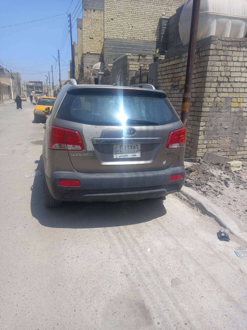 سلام عليكم. للبيع ولمراوس سورنتو گاز موديل 10 كامل المواصفات لمنتد بوناراما بصمه غرفه جلد بيهن تدفئه وتبريد سبعه راكب 3 قطع تبريد حادثها بخشم البدنه الاماميه اليمنى بدون تبديل مصبوغه عام بدون دواخل مكينه خيط تبخير گير صدر كهربائيات خير من الله طخم تاير رايدها 110$ وبيها مجال عنوان بغداد لعبيدي ***********
