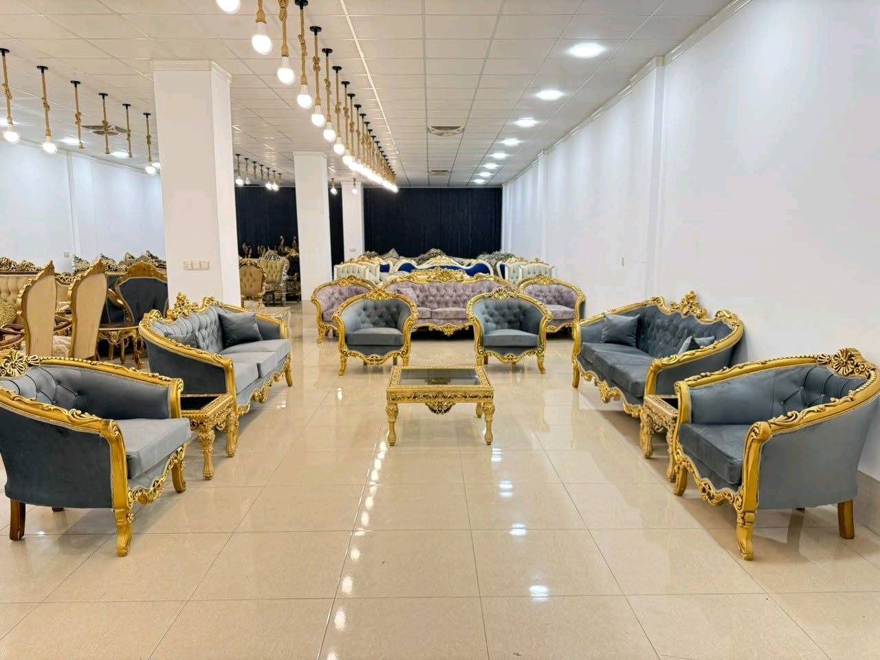 تخم 10 مقاعد 
موديل روعة
مصنوع من خشب الجوز 
قماش مقدف
صبغ حراري