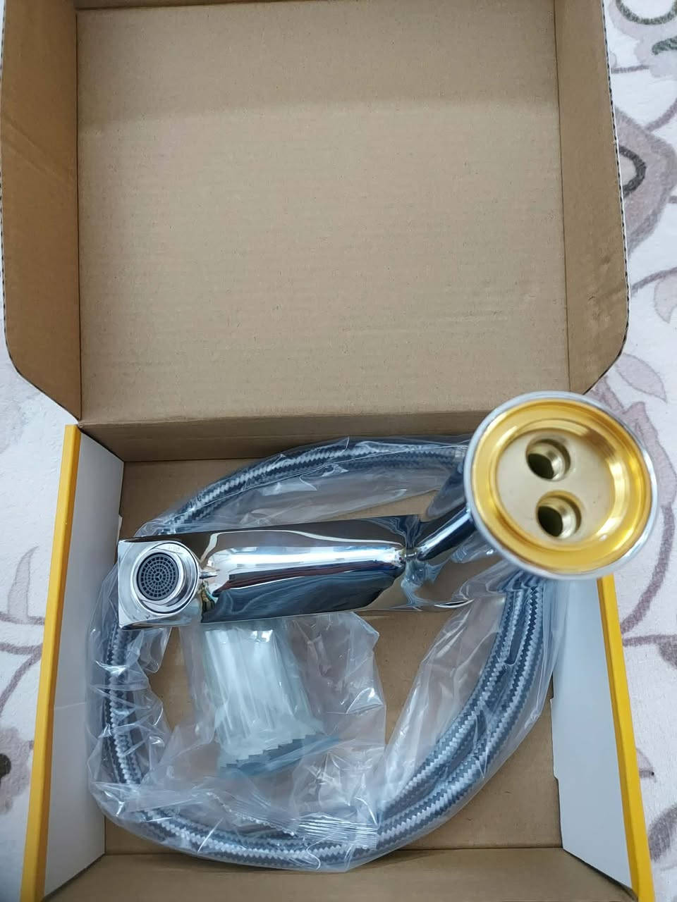 خلاط مغسلة جديد نحاس ثقيل100%  ماركة A-Winnie 
 تصميم عصري وأنيق
 لون كروم لامع مقاوم للصدأ
 صناعة ممتازة وجودة عالية
السعر 15 الف شامل اجور التوصيل 
مكاني بغداد مشتل حي المعلمين 
***********
