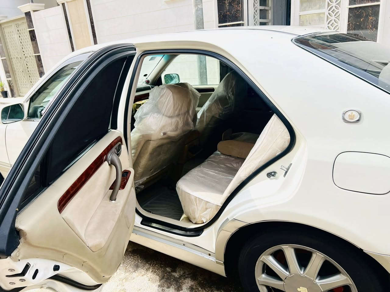 سلام عليكم سياره ملكه كراون خضراويه رقم كركوك قرار 48 سياره كفاله عامه من ضربه وشاصي سياره فقط قماره سياره لوحات حديد وسنويه صليه ساقطه من لفين و24 راعيها بنجف وكاله ثاني يوم  سياره صوليه وجديده بمعنى لكلمه ما عوزها كلشي جاهزه لأخير تبريد قطعتين برده كهربائيه مكينه ديفور لكبير كشنات كهربائيه سعر 87وبيها مجال قليل تصال على رقم ***********
