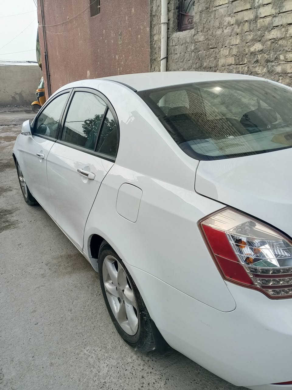 سلام عليكم امكراند c7 2013 رقم بغداد باسم ولد صديقي نضيفه كلش سياره بلاديه بيها بنيد مرشوش وباقي نضيف مابيها لاخياس ولاضربه قويه نضيفه سياره اخت جديده بعدها بلاديه مكانها بغداد 
***********
***********
السعر 65وبيها مجال
