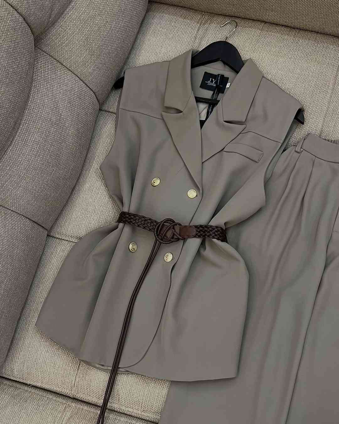 توفر الطقم الترند😍
الخامه برادا بارده ومتحتاج كوي😍
متوفر بقياسات
m-l-xl-xxl يلبس من 38 الى 46
طول اليلك 75 سم يغطي الورك
الكيلوت طول 110
طريقه الحجز
ارسال صوره للموديل مع العنوان ورقم
رساله على الخاص ✉️💌
او على الواتساب ☎️
***********
***********
متوفر دفع عن طريق زين كاش 💵 
العنوان 📍
الفرع الاول:بغداد المنصور شارع الاميرات عماره الكوخ الجديد داخل القيصريه محل ما قبل الاخير على اليسار
الفرع الثاني:بغداد زيونه شارع الربيعي عماره الموج التجاري قرب جدار سنتر محل الاخير على اليسار⁩

