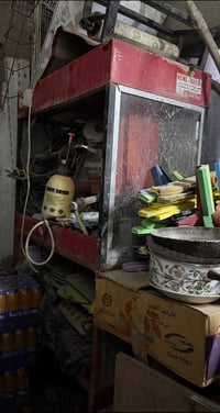 فاترينا جبس ٤ خانات نظيفة سعرها ٣٠٠ الف وبيها مجال   فاترينا شامية ب٢٠...