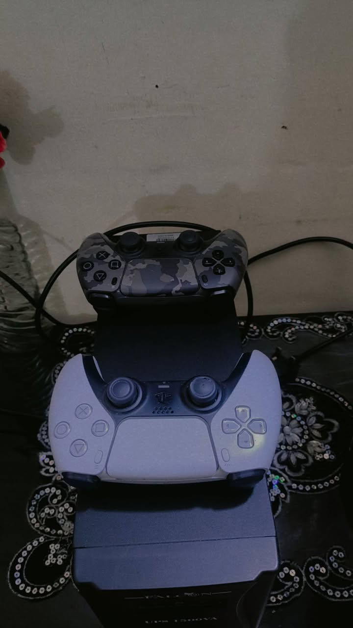 سلام عليكم
شباب بلي 5 جديد  صارله شهرين من اخذته 
لبلي ويا يوبي S ويا يدات ثنين و3 لعبات اقراص 
ومنزل بل ابلي يعني بل حساب مال لبلي  3 العاب يعني 6 لعبات بي 
من ضمنهم فيفه 2026 وفيفه 2024
لبلي كلش نضيف      
                               سعر لبلي كامل هوه وغراضه 750
ذا راح تاخذ جديد يعني يكلفك ويه العبات البي ول يدات وليوبيS
بل مليون  الشراي يتصل ع هاذه الرقم او يدخلي خاص 
***********
