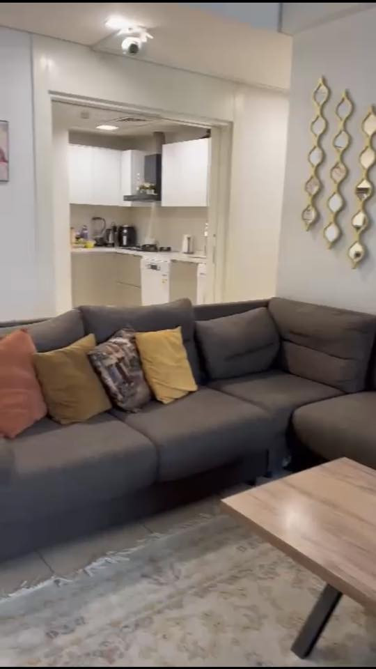 فرصة استثمارية
تتوفر شقة مؤثثة للبيع بسعر مناسب جدا. في مجمع جواهر دجلة السكني. الكاظمية. شارع المحيط. 
مساحة الشقة ١٣٨
غرفة ماستر. غرفة اولاد. مطبخ. هول. حمام عدد٢. 
للاستفسار (واتس اب فقط)
0782 367 0786
