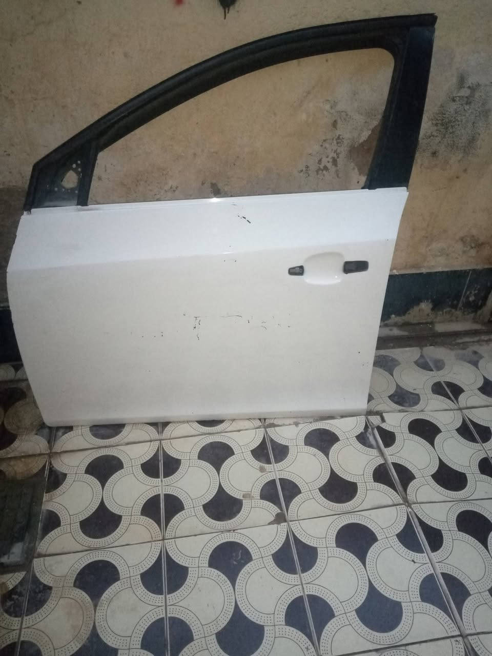 السلام عليكم باب سياره كروز شوفرليت جهه السيائق للبيع السعر 175 وبيها مجال مكان ابو غريب حي الصديق رقم موبايل اتصال فقط ***********
