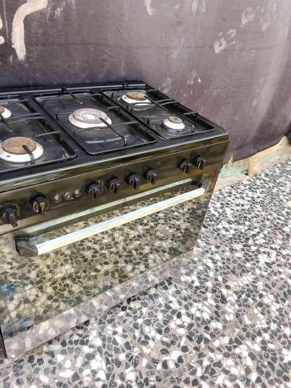 طباخ اصلي لون اسود شرط الشغل وشرط ناره خضره وشغال كله فرن فوك وجوه وشرط الضمان بسعر 110 وبيه مجال بسيط اليريده يراسلني اويتصل ويدلل مكاني الاحرار توصيل موجود حسب الأتفاق راسل اواتصل والطباخ بيه ضمان صيانه لمدة شهرين ***********
