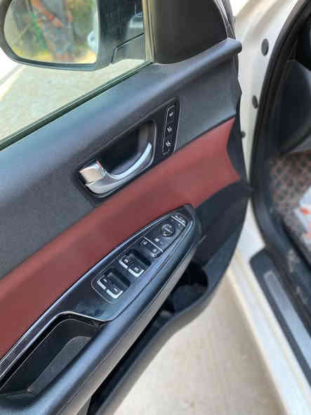 مواصفات _4 كامرات 360 درجة
هيتر ستيرن تدفئه تبريد بالكشنات 
حساسات امامي خلفي بردات خلفيه 
مري شفط كشنات خزن سماعات Harmin kardin
دمام خلفي ستيرن حرف D شفتات ستيرن محرك كير مكفولات سياره مكفوله بس صار بيها طخه بسيطه جدا موضحه بصوره راجعه بارد بيها كارت فقط بجاملغ سايق  
ماشيه ١٢٩ الف السعر ١٦٨ وبيها مجال بسيط 
*********** ممتواجد عالفيس مكاني بغداد جزيره بغداد
او الصليخ ال600
