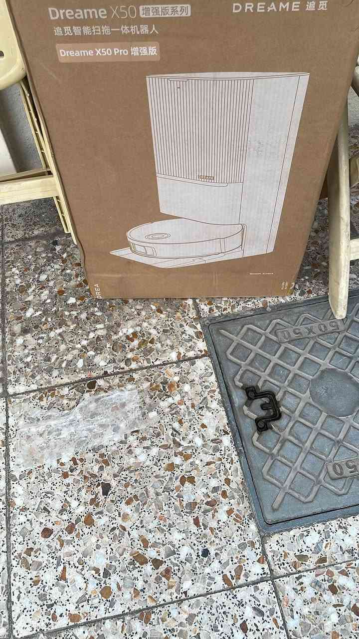 السلام عليكم 
روبوت dreame x50 pro enhanced

نفس الموجود بلصوره شحنته بنص السعر حرفيا
اخذته من الصين ( من الموقع الرسمي ماله دريمي بس مصنوع خصيصا للصين )شحن خاص شحنته  
صار عندي فضول اجيبه واعرف الفرق 
طلع نفس اللي موجود هنا بلضبط 
بس عليه قفل منطقه يعني التطبيق يشتغل فقط داخل الصين 
يعني الروبوت يشتغل طبيعي بلدكمه وينطف وكلشي يسوي على حسب الاصول بس بدون تطبيق 
( سالت كالو اكو مبرمجين هنا يسوون طرق تفتح حظر المنطقه ويشتغل التطبيق طبيعي) 
الصراحه اني ماعندي احد  يسويلي هلشي وماعندي خلگ لذلك قررت ابيعه باقل من السعر  الي اخذته بي  بشويه لان فتحت الكارتون بتعتبار واللي يفك القفل عليه بلعافيه


**إذا كنت صاحب هذا الإعلان وتريد حذفه لأي سبب، رجاءا أرسل رسالة إلى الدعم الفني**