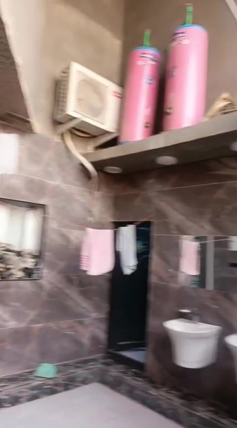 بيت للايجار
مساحته200

يحتوي على  3غرف استقبال  صاله مطبخ صحيات موثثه  بيت حديث متكامل  بدون اثاث هم يتاجر بالمدينه قريب على شارع 30 بيت على شارع

***********
