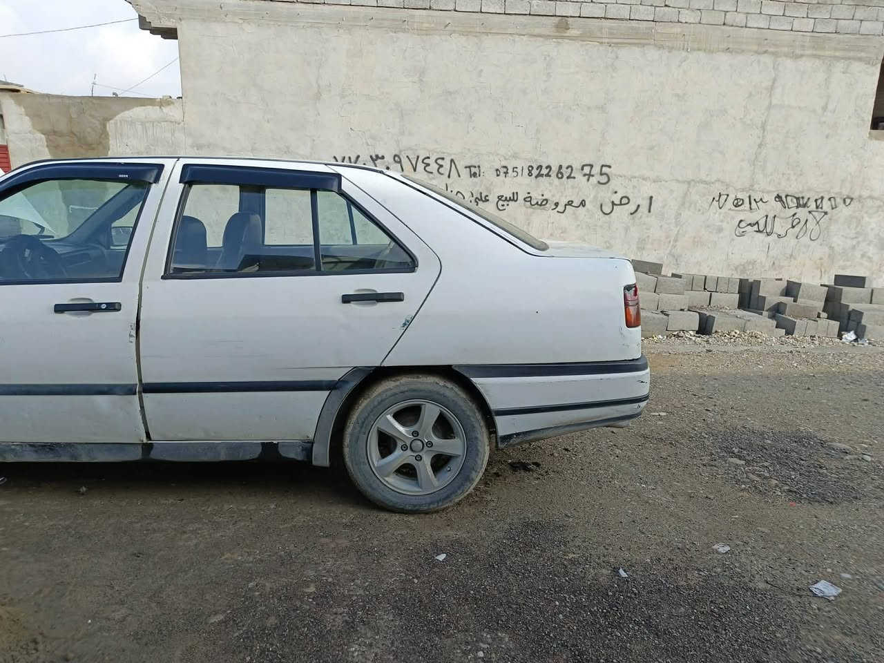 السلام عليكم للبيع سيات نضيفه محرك وكير شرط خيسانات مابيها قطره غرفتها شويه يعوزها ترتيب ورقم نكليزي كابون
بيها 
السعر 25بيها مجال ***********
***********1
